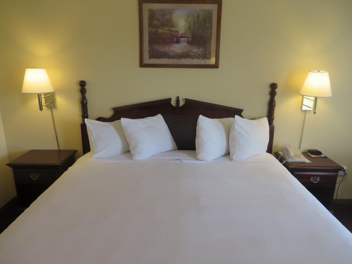 Honeysuckle Motel 2*